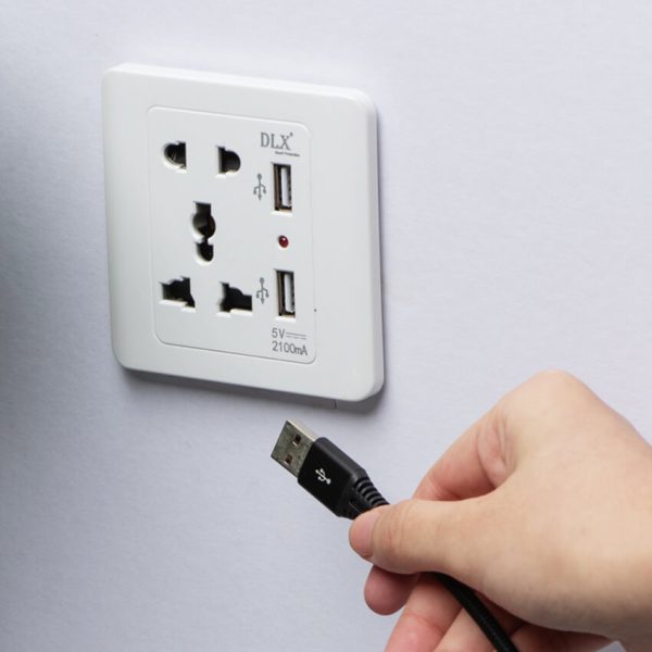 DLX 13A Universal Power Socket with USB Ports - Image 3
